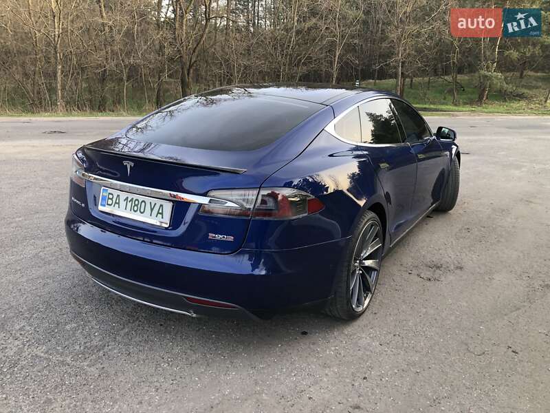 Ліфтбек Tesla Model S 2016 в Києві