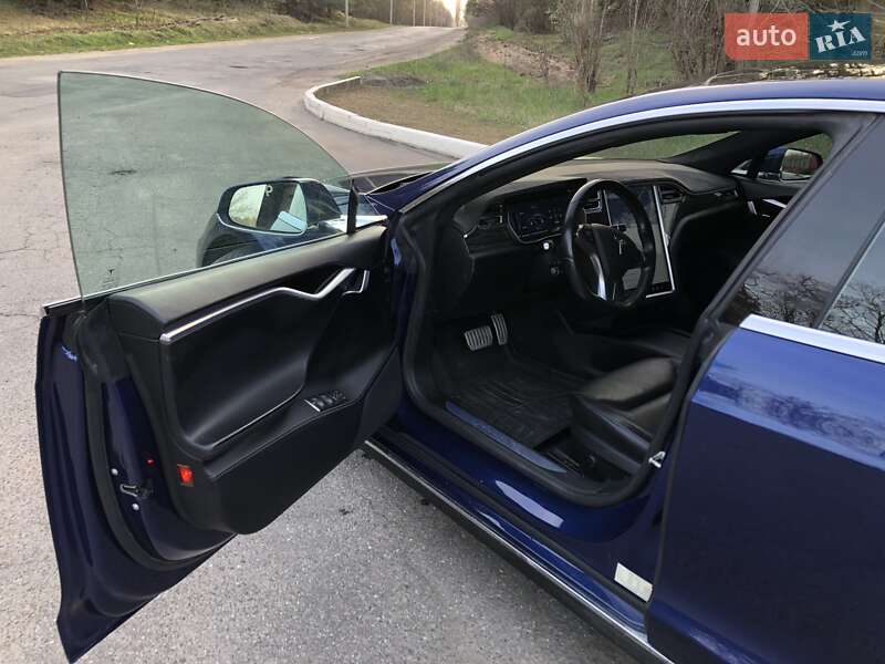 Ліфтбек Tesla Model S 2016 в Києві