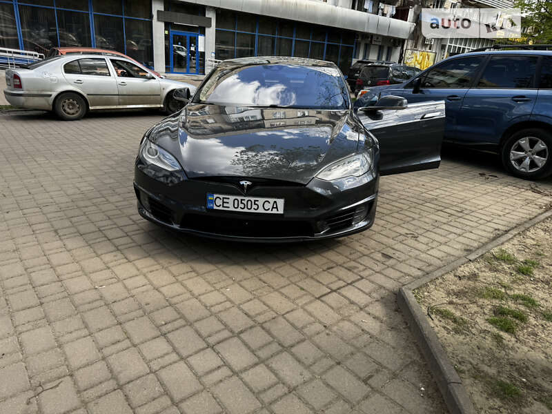 Лифтбек Tesla Model S 2015 в Черновцах