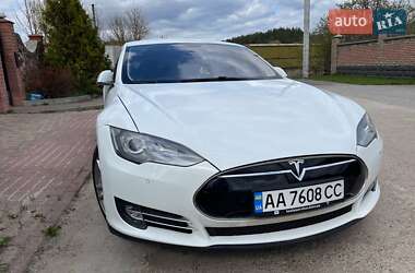 Лифтбек Tesla Model S 2014 в Киеве фото 5 Лифтбек Tesla Model S 2014 в Киеве