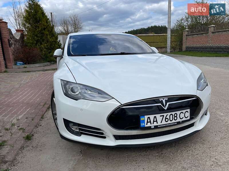 Лифтбек Tesla Model S 2014 в Киеве фото 5 Лифтбек Tesla Model S 2014 в Киеве