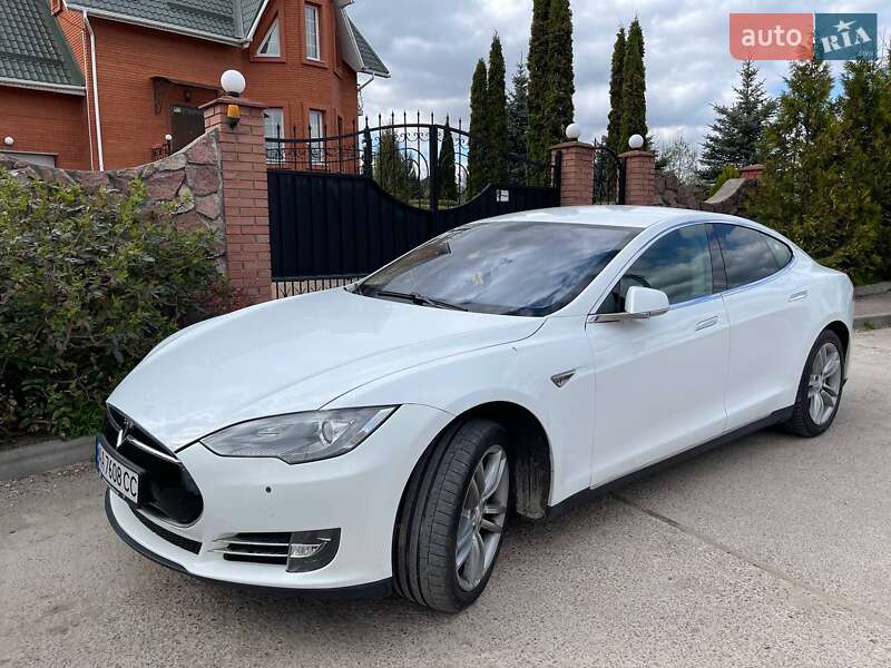 Лифтбек Tesla Model S 2014 в Киеве фото 2 Лифтбек Tesla Model S 2014 в Киеве