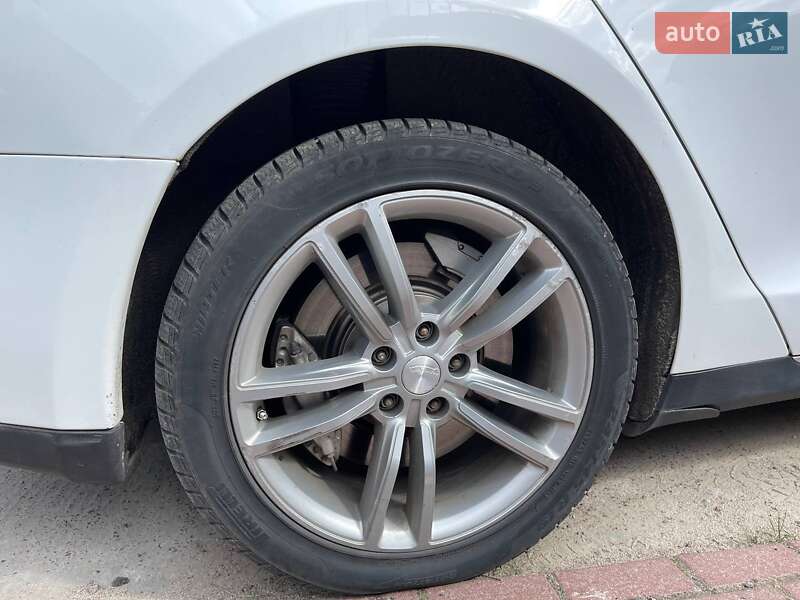 Лифтбек Tesla Model S 2014 в Киеве фото 4 Лифтбек Tesla Model S 2014 в Киеве