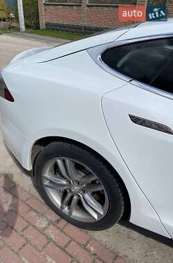 Лифтбек Tesla Model S 2014 в Киеве фото 6 Лифтбек Tesla Model S 2014 в Киеве