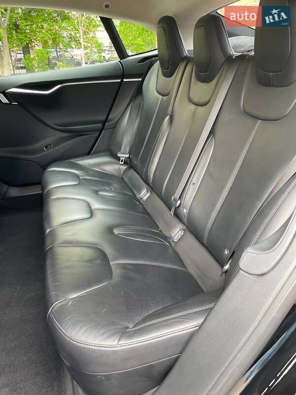 Ліфтбек Tesla Model S 2015 в Києві