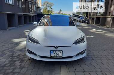 Лифтбек Tesla Model S 2016 в Ивано-Франковске