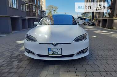 Лифтбек Tesla Model S 2016 в Ивано-Франковске