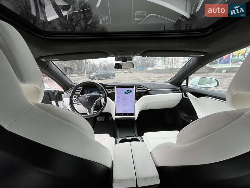 Ліфтбек Tesla Model S 2017 в Кам'янському