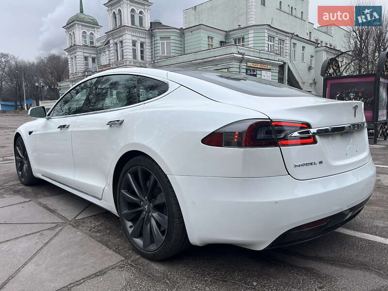 Ліфтбек Tesla Model S 2017 в Кам'янському