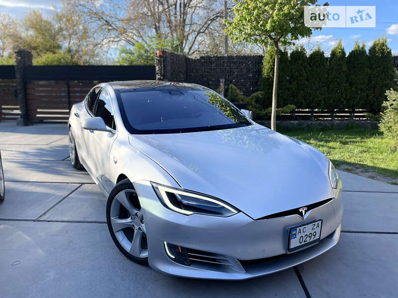 Лифтбек Tesla Model S 2018 в Луцке