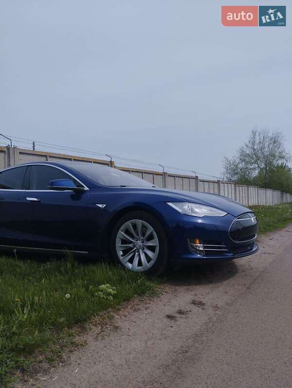 Лифтбек Tesla Model S 2016 в Полтаве