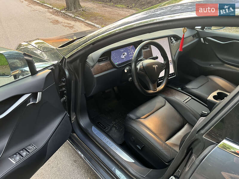 Ліфтбек Tesla Model S 2018 в Чернівцях