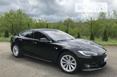 Лифтбек Tesla Model S 2018 в Калуше
