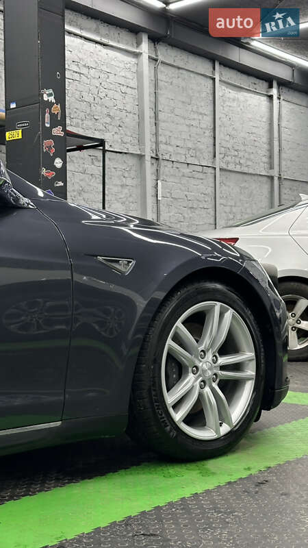 Ліфтбек Tesla Model S 2015 в Харкові