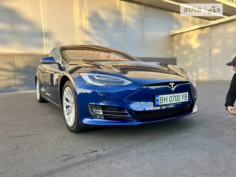 Ліфтбек Tesla Model S 2017 в 