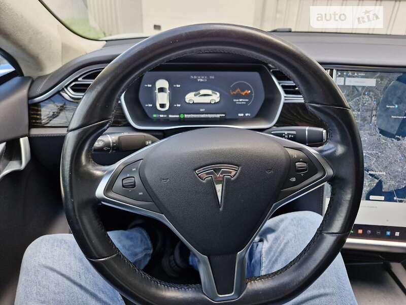 Лифтбек Tesla Model S 2016 в Николаеве
