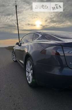 Ліфтбек Tesla Model S 2015 в Сторожинці