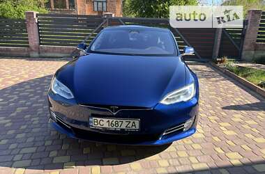 Лифтбек Tesla Model S 2016 в Львове