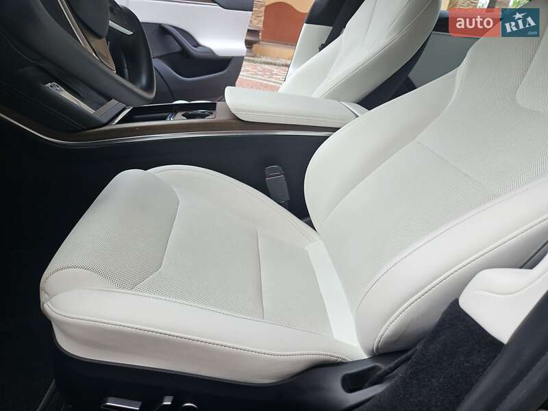 Лифтбек Tesla Model S 2022 в Черновцах