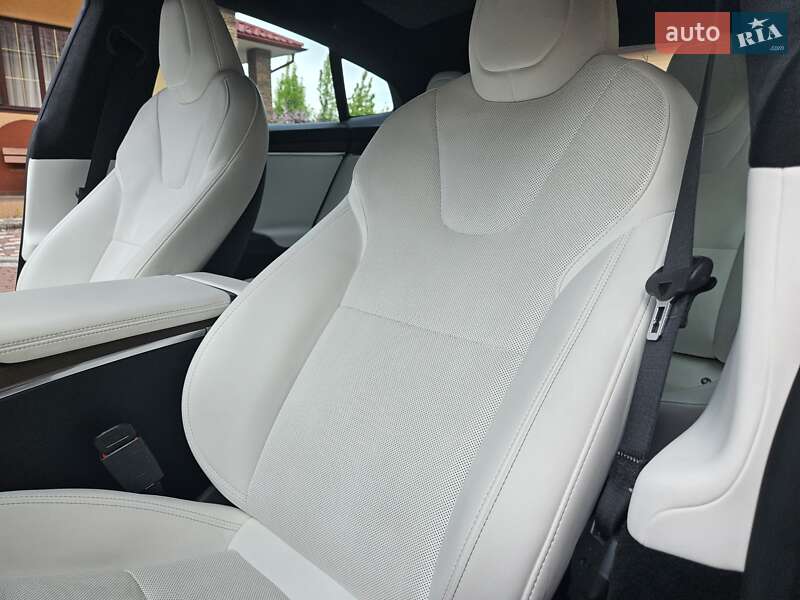 Лифтбек Tesla Model S 2022 в Черновцах