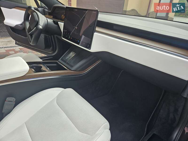 Лифтбек Tesla Model S 2022 в Черновцах