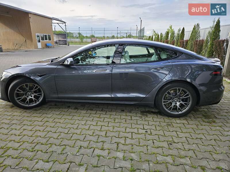 Лифтбек Tesla Model S 2022 в Черновцах