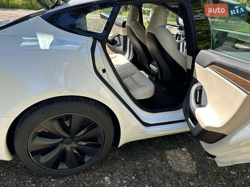 Лифтбек Tesla Model S 2021 в Киеве