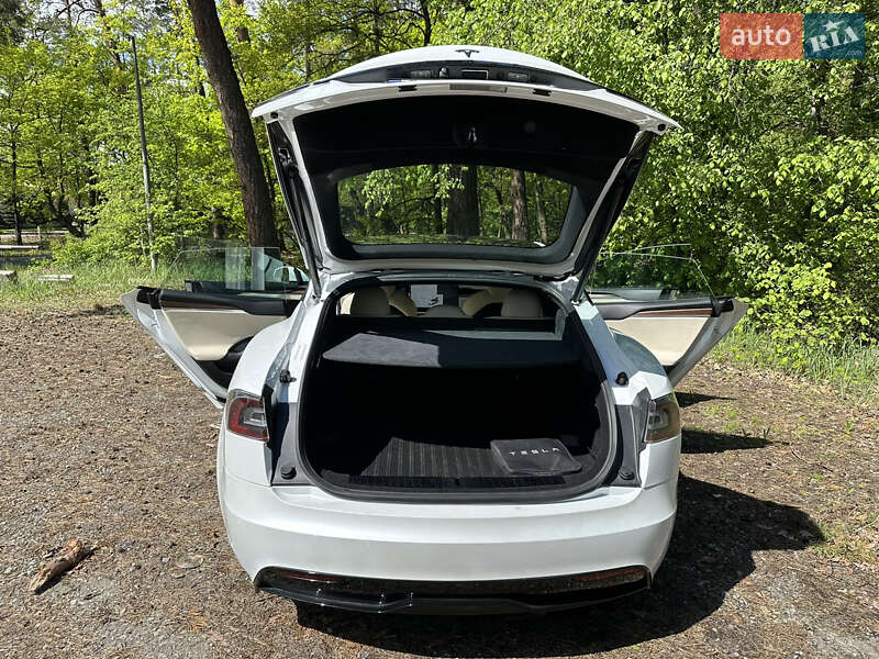 Лифтбек Tesla Model S 2021 в Киеве
