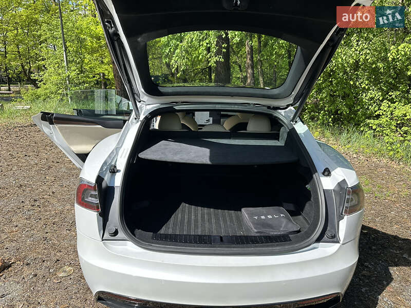 Лифтбек Tesla Model S 2021 в Киеве