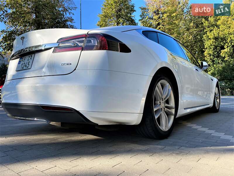 Лифтбек Tesla Model S 2015 в Виннице