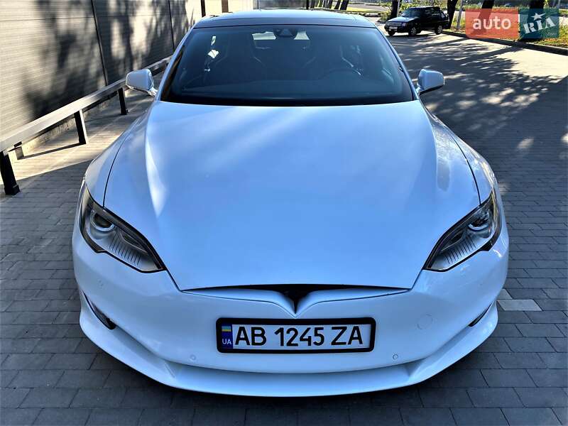 Лифтбек Tesla Model S 2015 в Виннице