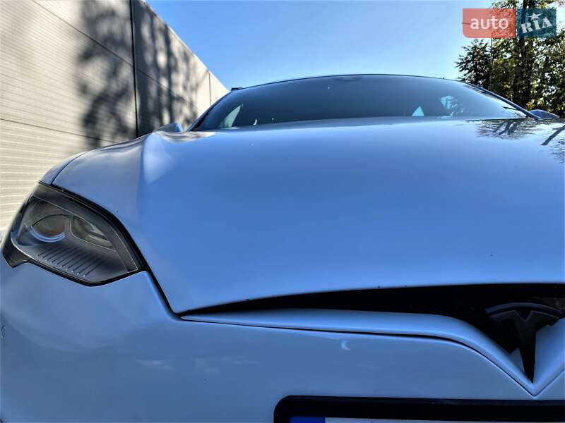 Лифтбек Tesla Model S 2015 в Виннице