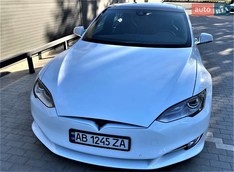 Лифтбек Tesla Model S 2015 в Виннице