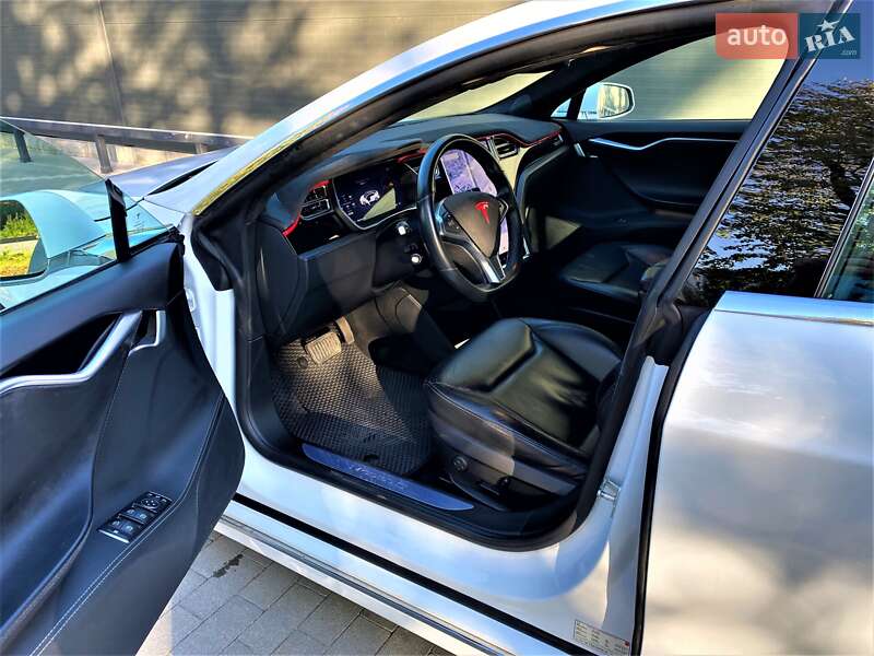 Лифтбек Tesla Model S 2015 в Виннице