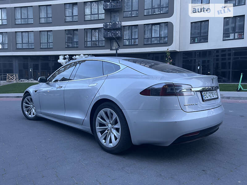 Ліфтбек Tesla Model S 2016 в Львові фото 10 Ліфтбек Tesla Model S 2016 в Львові
