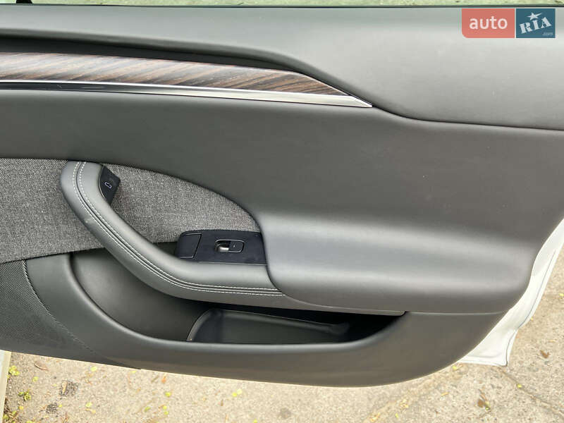 Ліфтбек Tesla Model S 2022 в Запоріжжі