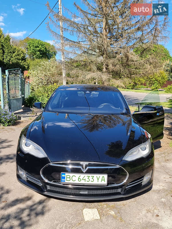 Лифтбек Tesla Model S 2015 в Львове