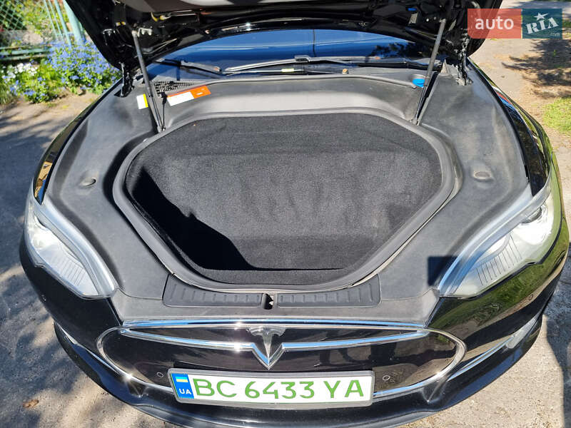 Лифтбек Tesla Model S 2015 в Львове