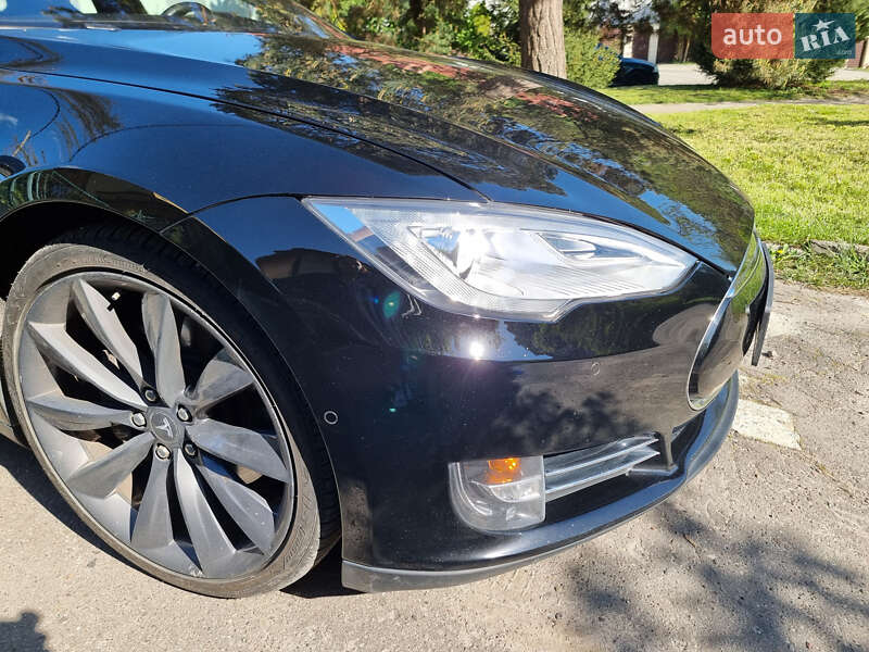 Лифтбек Tesla Model S 2015 в Львове