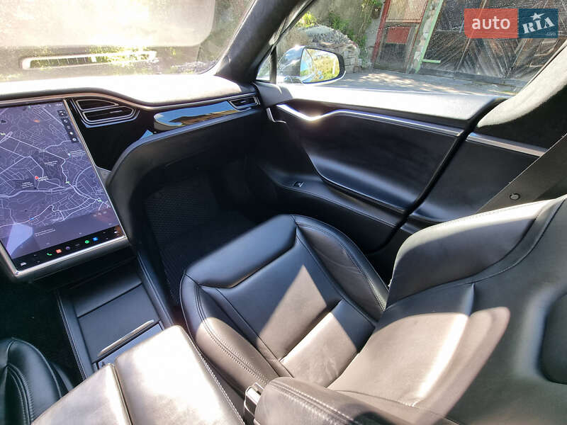 Лифтбек Tesla Model S 2015 в Львове