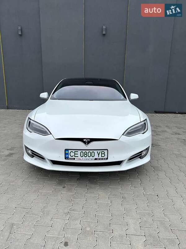 Лифтбек Tesla Model S 2017 в Черновцах