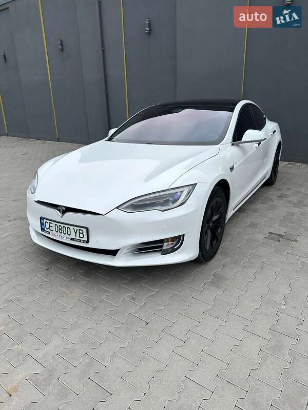 Лифтбек Tesla Model S 2017 в Черновцах