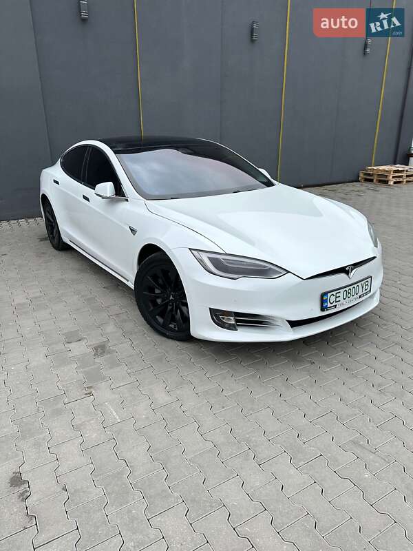Лифтбек Tesla Model S 2017 в Черновцах