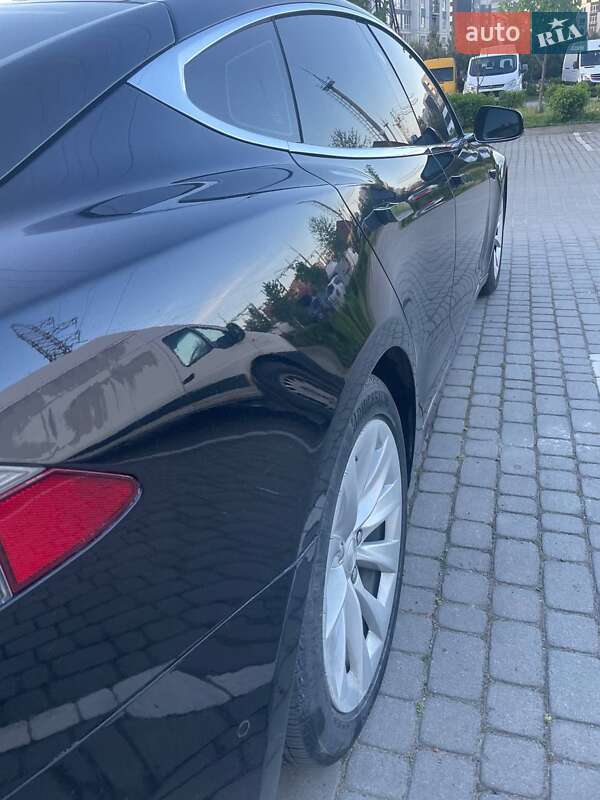 Ліфтбек Tesla Model S 2016 в Івано-Франківську