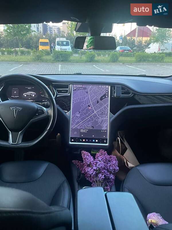 Ліфтбек Tesla Model S 2016 в Івано-Франківську