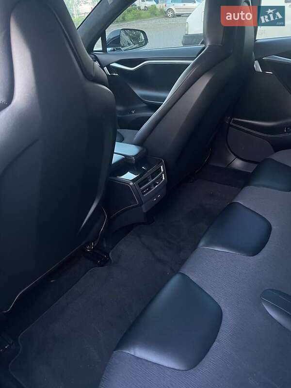 Ліфтбек Tesla Model S 2016 в Івано-Франківську