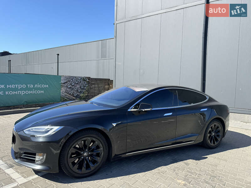 Лифтбек Tesla Model S 2018 в Киеве