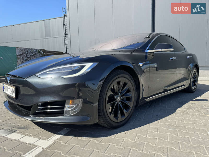 Лифтбек Tesla Model S 2018 в Киеве