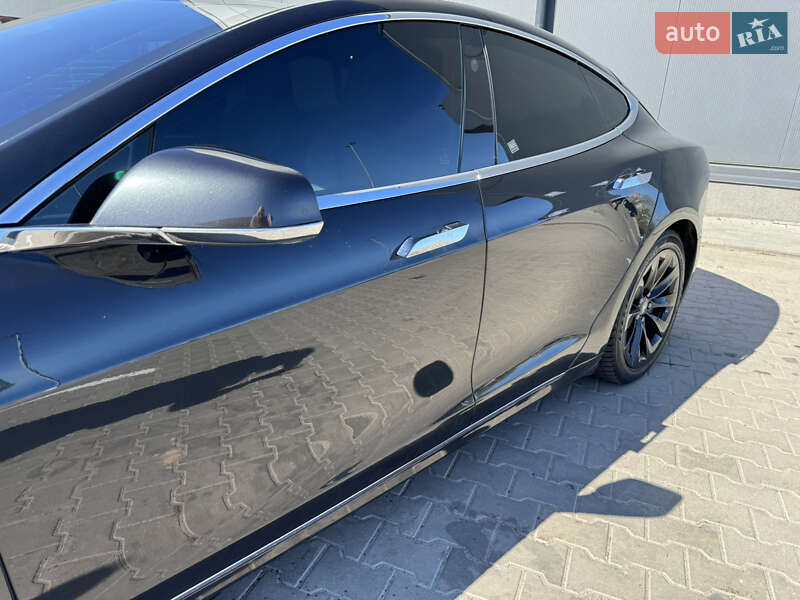 Лифтбек Tesla Model S 2018 в Киеве