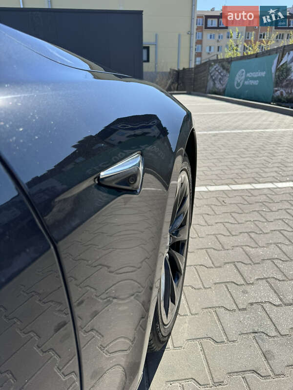 Лифтбек Tesla Model S 2018 в Киеве